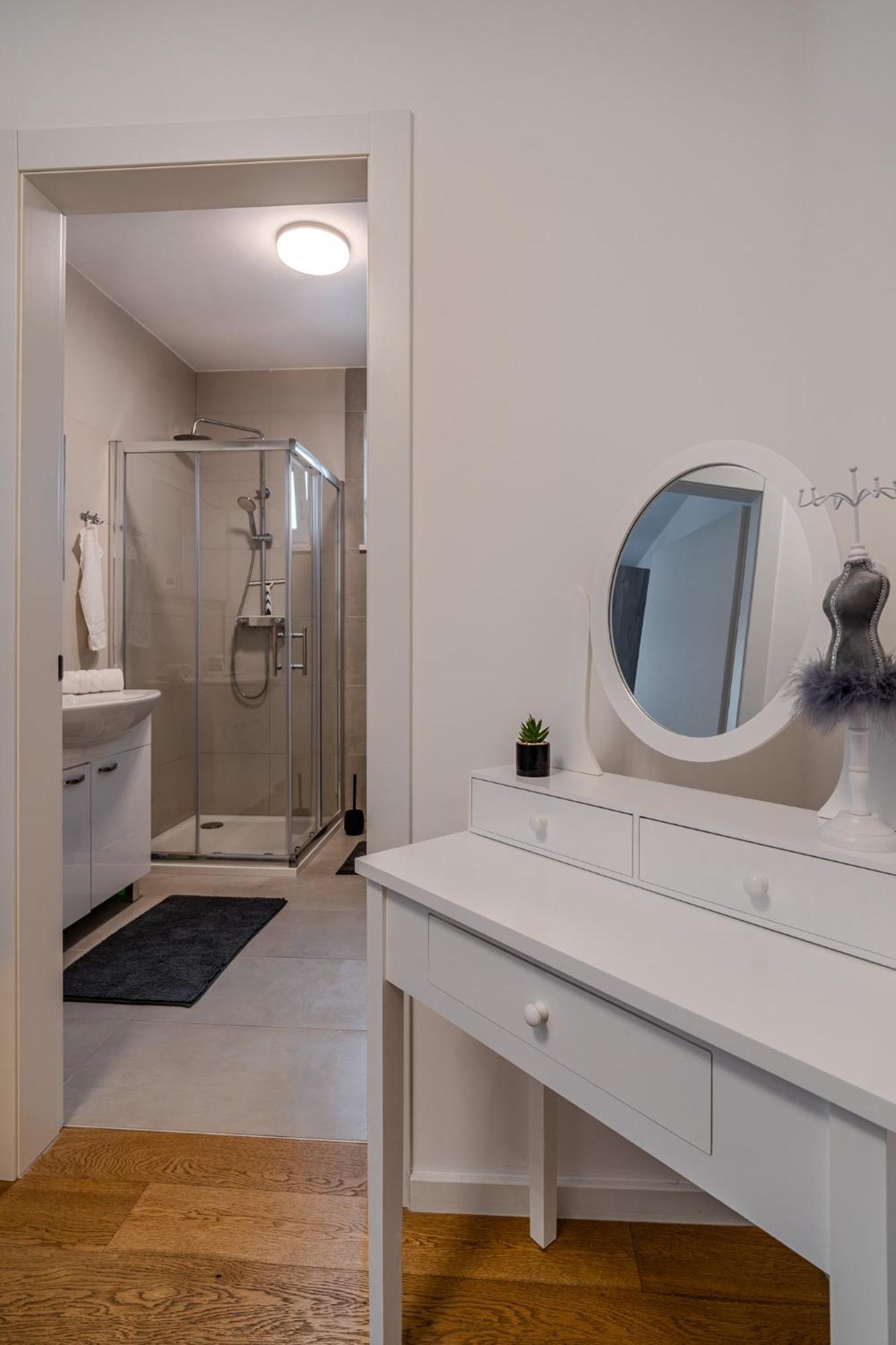 Korina Apartment - Free Private Parking Задар Экстерьер фото